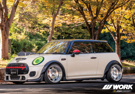 F: 5-112 18x8.5 -6 R-disk (205/40/18)
R: 5-112 18x8.5 +2 A-disk (205/40/18)