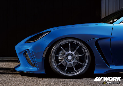 F: 5-100 19x9.5 +30 (215/35/19)
R: 5-100 19x9.5 +30 (215/35/19)
