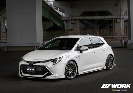 F: 18x9.0 +35 A-disk, Tyre: 215/35/18
R: 18x9.5 +32 A-disk, Tyre: 215/35/18