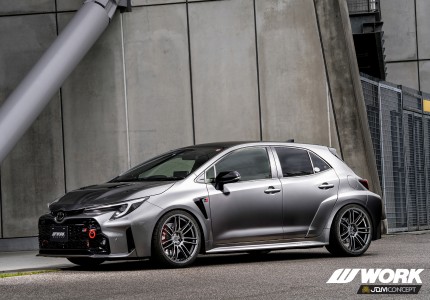 F: 19x9.5 +22 (265/30/19)
R: 19x9.5 +22 (265/30/19)
